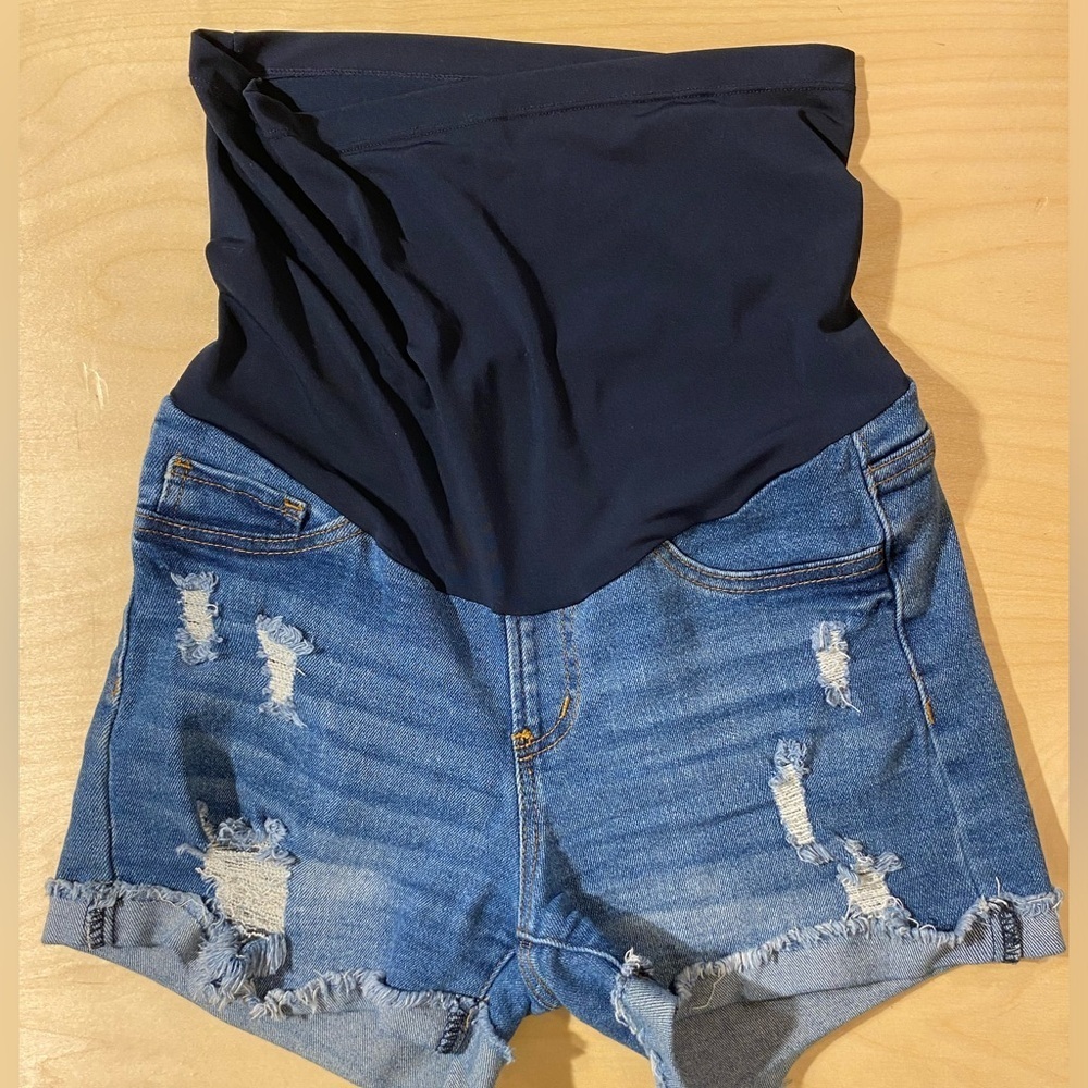 S.O.N.G. Maternity Jean Shorts size Small (IO)